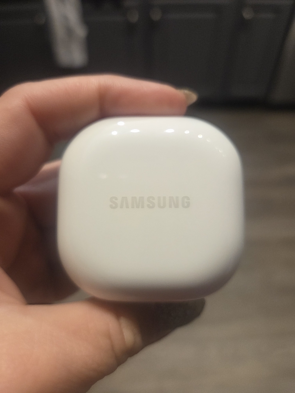 Samsung White Wireless Earbuds Charging Case